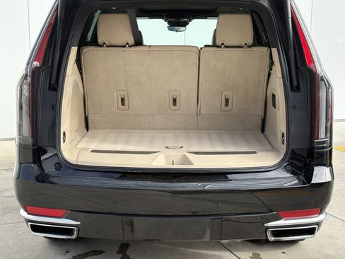 Certified 2024 Cadillac Escalade Premium Luxury image 9