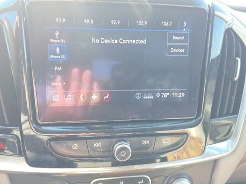 Used 2020 Chevrolet Traverse LT image 24