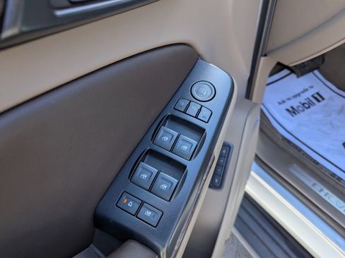 Certified 2020 Chevrolet Suburban LT AWD/4WD image 11
