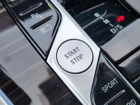 Used 2025 BMW X5 xDrive50e image 14