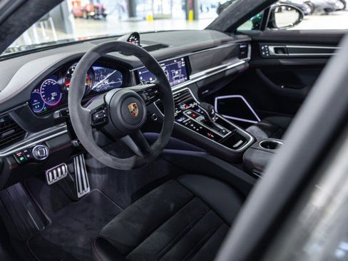 Used 2023 Porsche Panamera GTS image 34