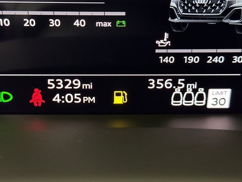 Used 2025 Audi Q8 Premium Plus w/ Premium Plus Package image 23