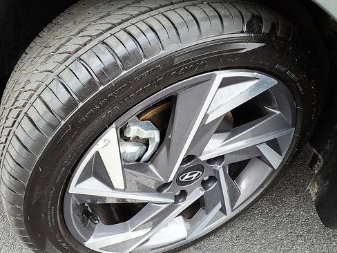 Used 2025 Hyundai Elantra SEL image 10
