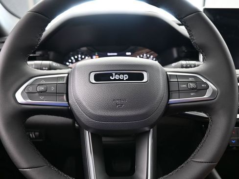 Used 2026 Jeep Compass Latitude AWD/4WD image 24