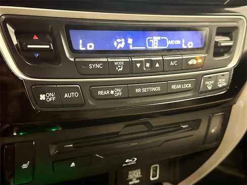 Used 2019 Honda Pilot Touring image 18