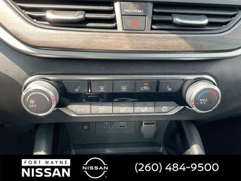 Used 2024 Nissan Altima 2.5 SV w/ SV Premium Package FWD image 16