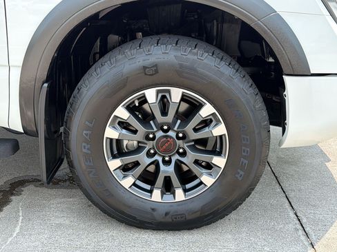 Used 2024 Nissan Titan PRO-4X w/ Pro-4x Convenience Package AWD/4WD image 13