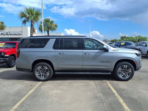 Used 2025 Chevrolet Suburban Z71 AWD/4WD image 4