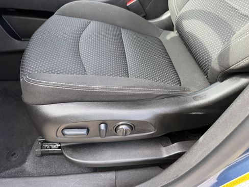 Used 2024 GMC Terrain SLE w/ Driver Convenience Package image 28