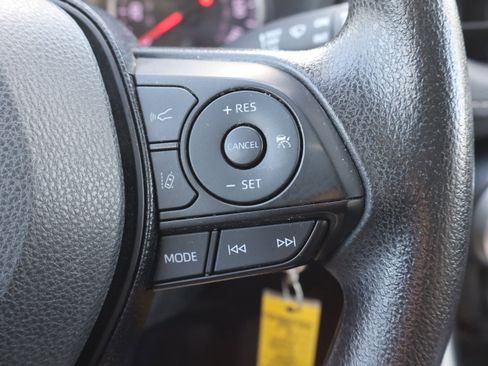 Used 2021 Toyota RAV4 LE image 17