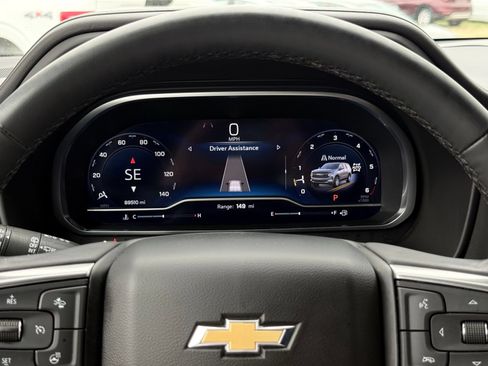 Used 2023 Chevrolet Suburban Premier AWD/4WD image 33