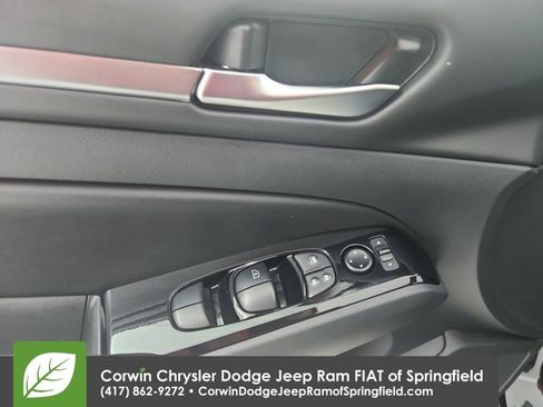 Used 2025 Nissan Altima 2.5 SR image 21