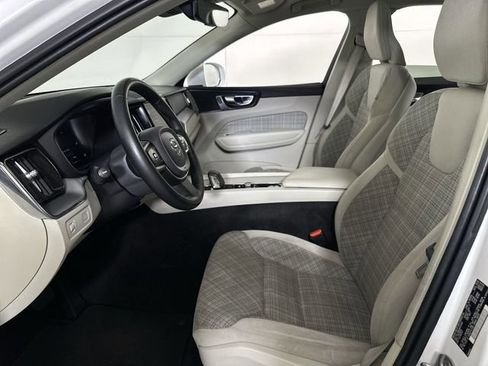 Used 2022 Volvo XC60 B5 Momentum AWD/4WD image 20