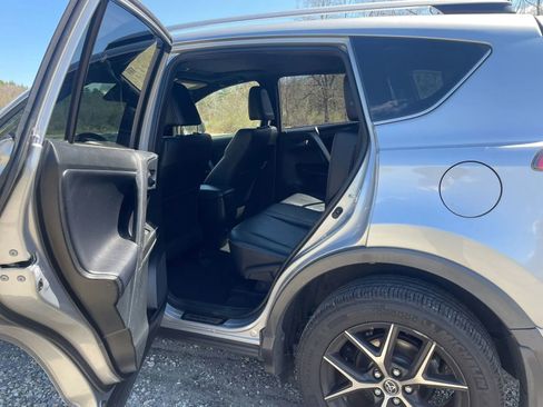 Used 2018 Toyota RAV4 SE w/ Power Extra Value Package AWD/4WD image 18