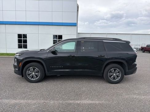 Used 2025 Chevrolet Traverse LT FWD image 5