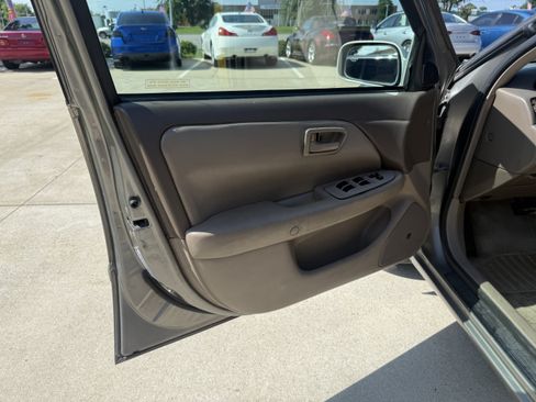 Used 2001 Toyota Camry XLE FWD image 17