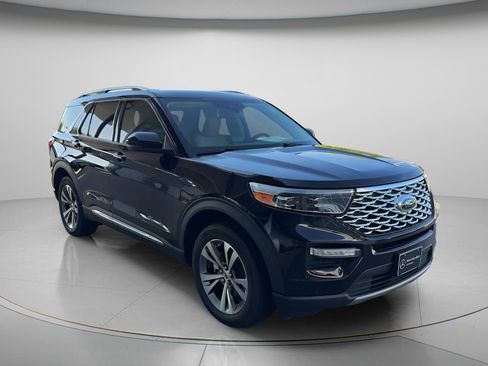Used 2020 Ford Explorer Platinum w/ Premium Technology Package image 14