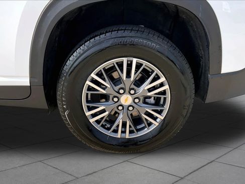 Used 2026 Chevrolet Traverse LT FWD image 11