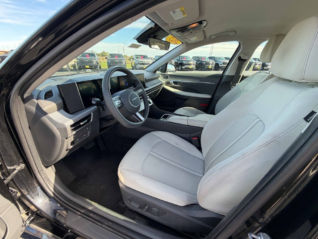 Used 2025 Hyundai Sonata SEL FWD image 17