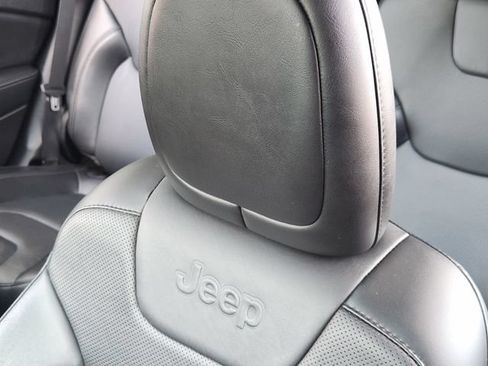 Certified 2021 Jeep Cherokee Limited AWD/4WD image 16