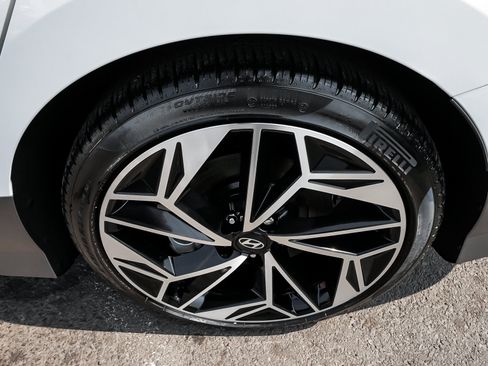 Used 2024 Hyundai Ioniq 6 SEL AWD/4WD image 9