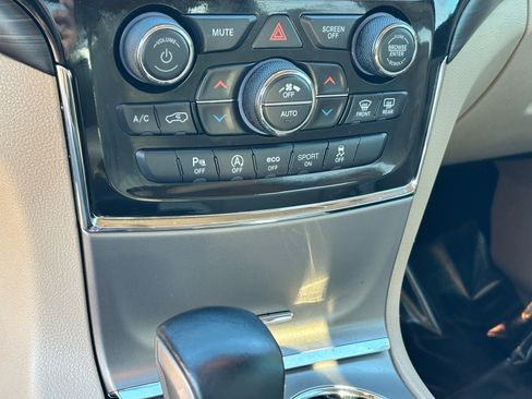 Used 2022 Jeep Grand Cherokee Laredo E image 26