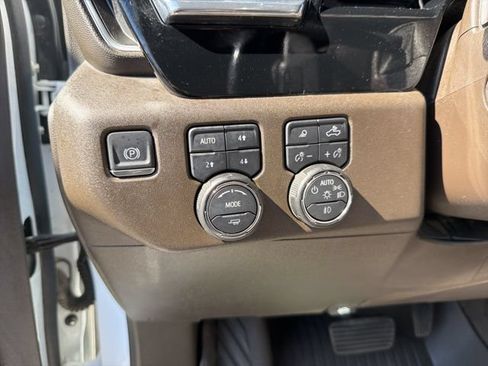 Used 2025 Chevrolet Silverado 1500 LTZ AWD/4WD image 13