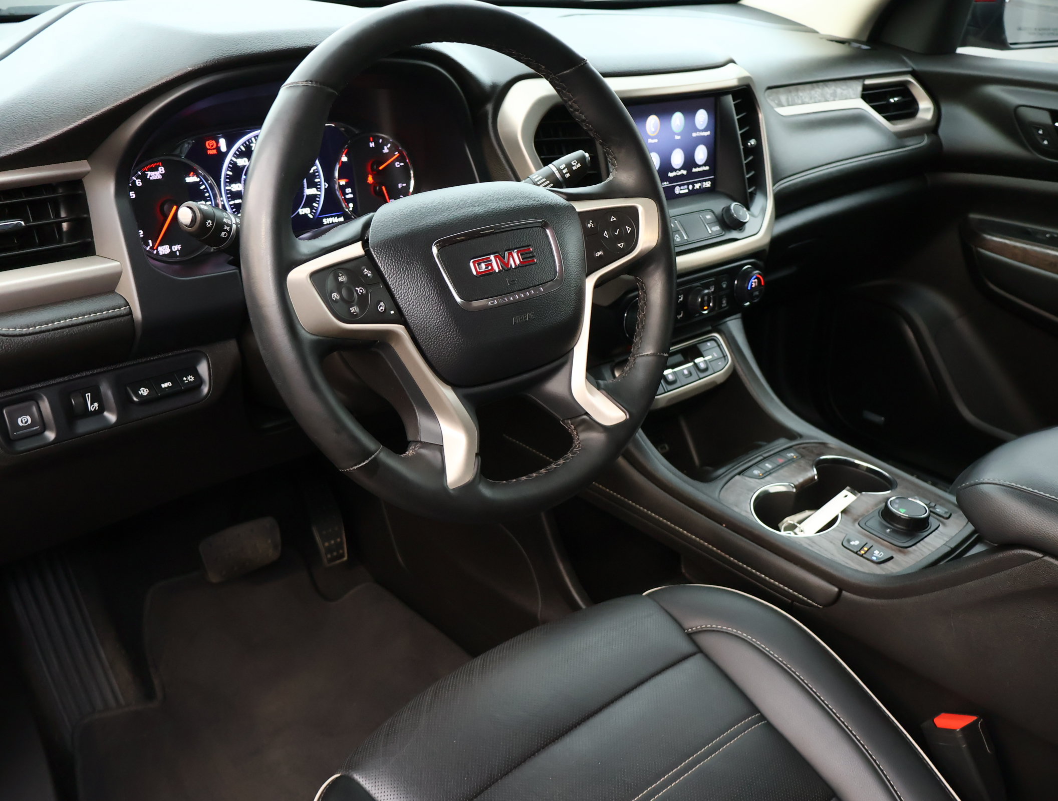 Used 2023 GMC Acadia Denali FWD image 3