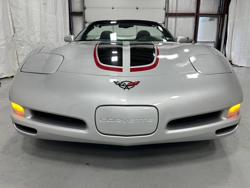 Used 2001 Chevrolet Corvette Convertible w/ Preferred Equipment Group2 RWD image 2