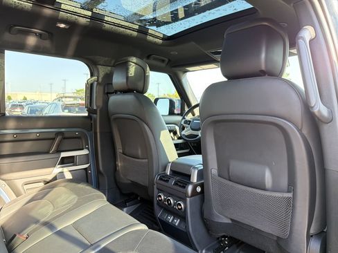 Used 2023 Land Rover Defender 110 X-Dynamic SE AWD/4WD image 15