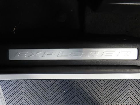 Used 2022 Ford Explorer Limited w/ Equipment Group 301A RWD image 15