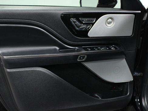 Used 2020 Lincoln Aviator Reserve w/ Equipment Group 202A image 11