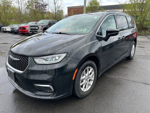 Certified 2022 Chrysler Pacifica Touring-L FWD image 10