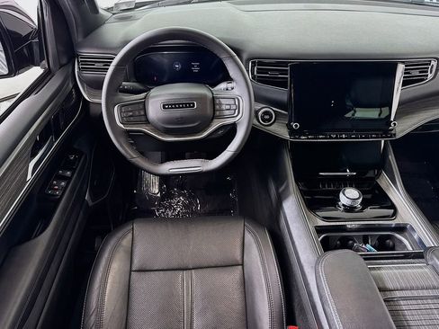 Used 2024 Jeep Wagoneer L Series II w/ Flexible Seating Group image 22