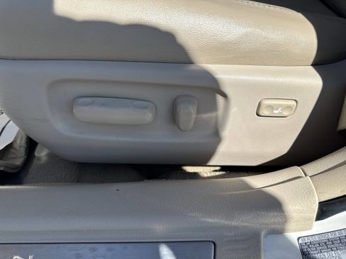 Used 2010 Toyota Avalon XLS image 17