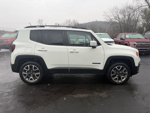 Used 2017 Jeep Renegade Latitude w/ Cold Weather Group image 10