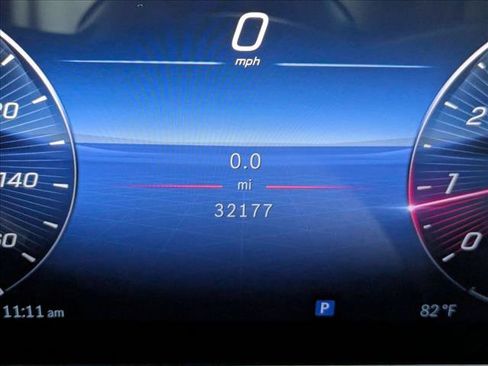 Used 2024 Mercedes-Benz GLC 300 4MATIC image 11