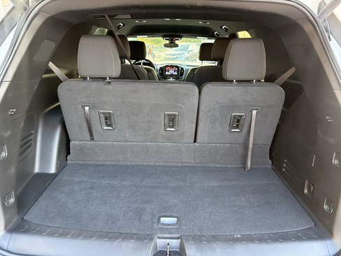 Used 2023 Chevrolet Traverse LT FWD image 35