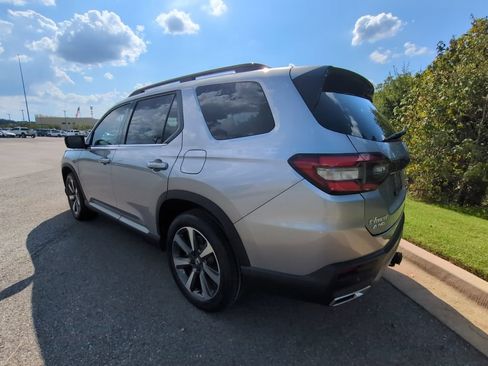 Used 2025 Honda Pilot Elite image 5