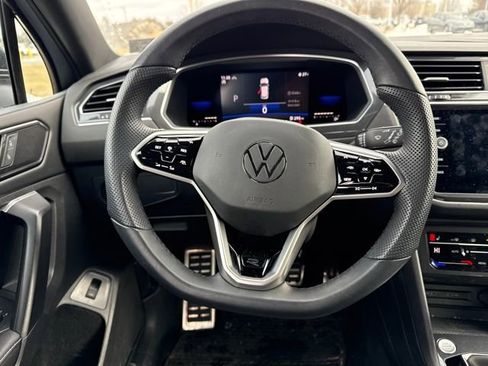 Used 2022 Volkswagen Tiguan SE R-Line image 14