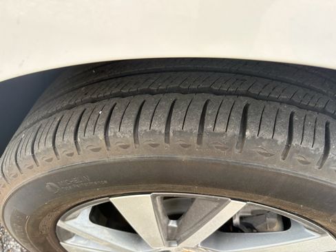 Used 2024 Chevrolet Equinox LT AWD/4WD image 11