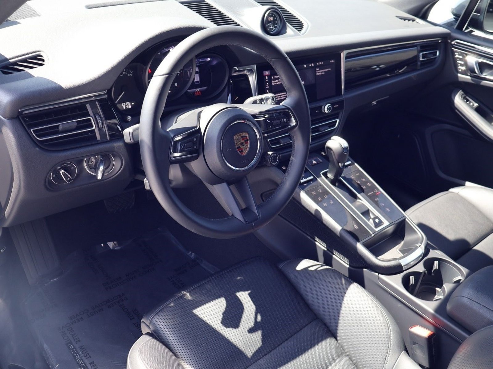 Certified 2026 Porsche Macan AWD/4WD image 4