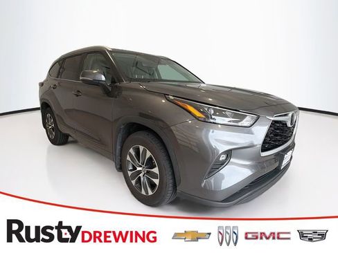 Used 2023 Toyota Highlander XLE AWD/4WD image 1