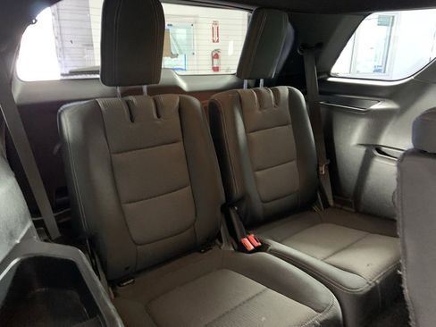 Used 2017 Ford Explorer XLT w/ Equipment Group 201A image 19