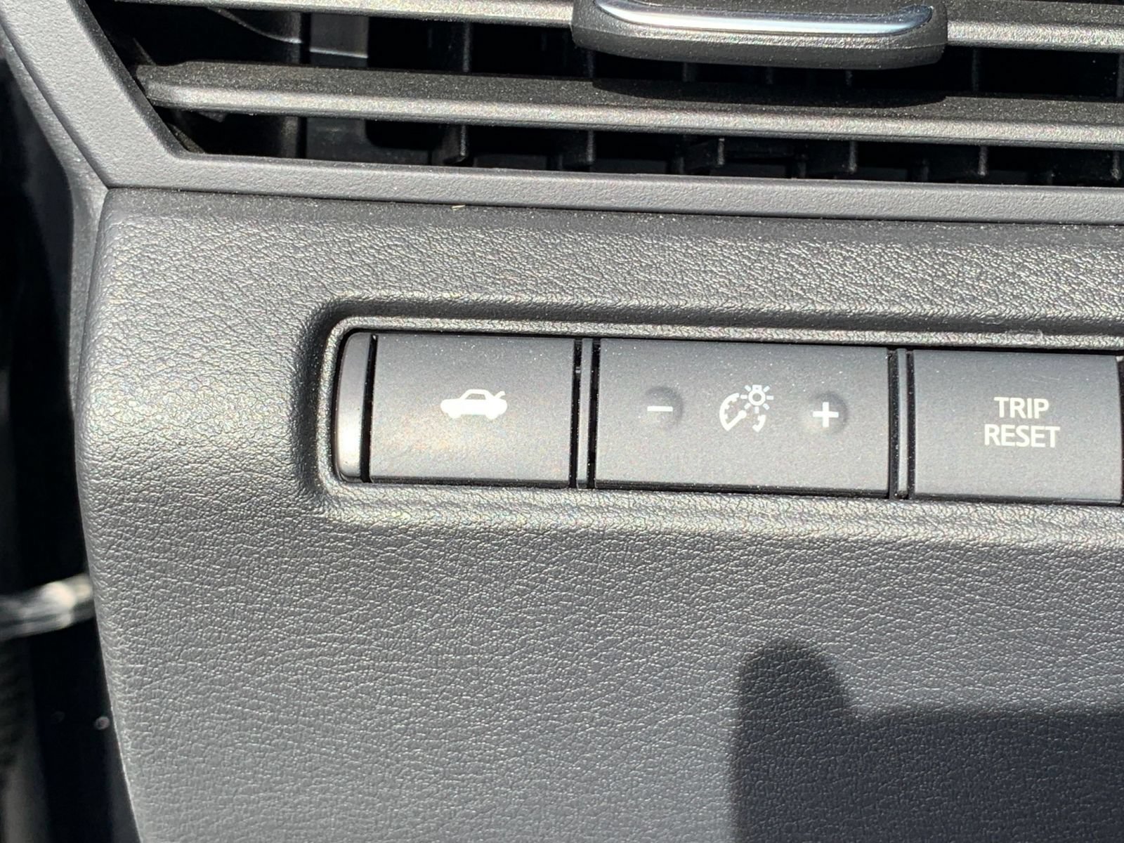 Used 2025 Nissan Altima 2.5 SV FWD image 22