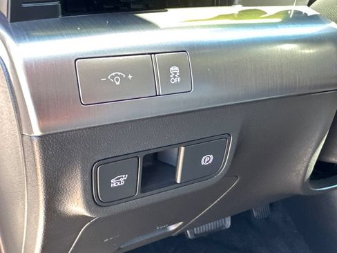 Used 2025 Hyundai Kona Limited FWD image 28