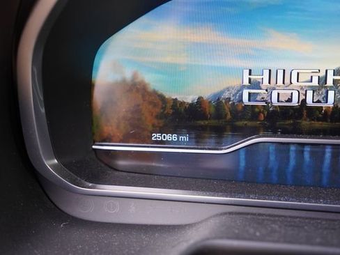 Used 2023 Chevrolet Suburban High Country AWD/4WD image 6