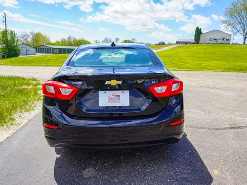 Used 2017 Chevrolet Cruze LT FWD image 4
