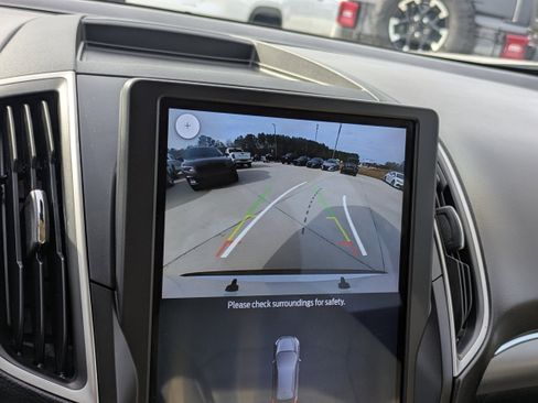 Used 2021 Ford Edge SEL image 18