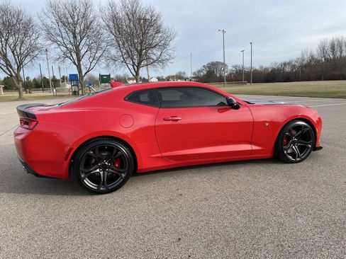 Used 2018 Chevrolet Camaro SS RWD image 7